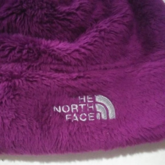 ***HOST PICK*** The North Face NEW Purple Fuzzy Logo Hat Youth M Girls Osito - Picture 2 of 2